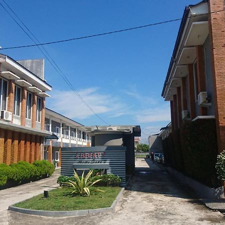 Liberty Homestay Parit  Eksteriør bilde