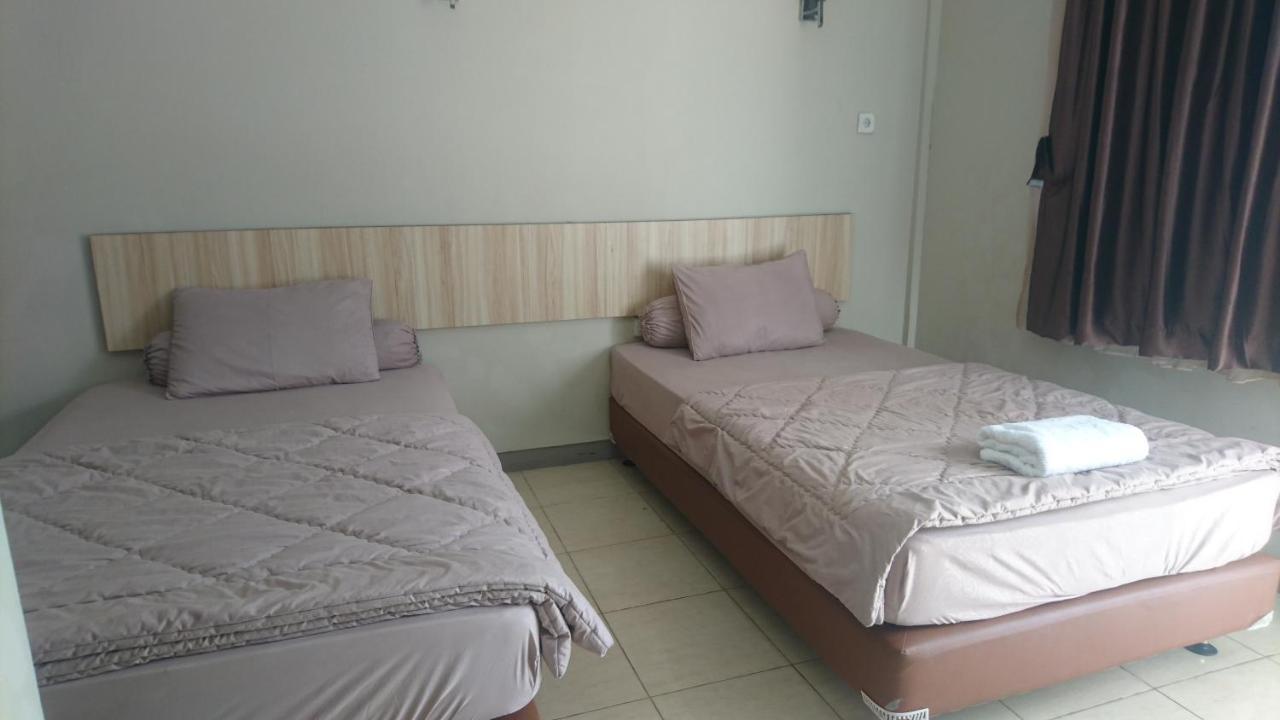Liberty Homestay Parit  Eksteriør bilde