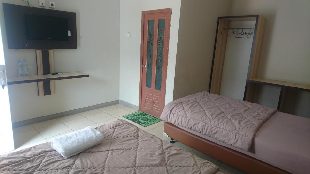 Liberty Homestay Parit  Eksteriør bilde